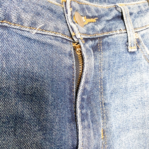 Levi’s 711 Skinny Raw Hem Distressed Jeans - Picture 6 of 9